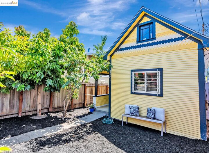 Property Photo:  4801 Fairfax Ave  CA 94601 