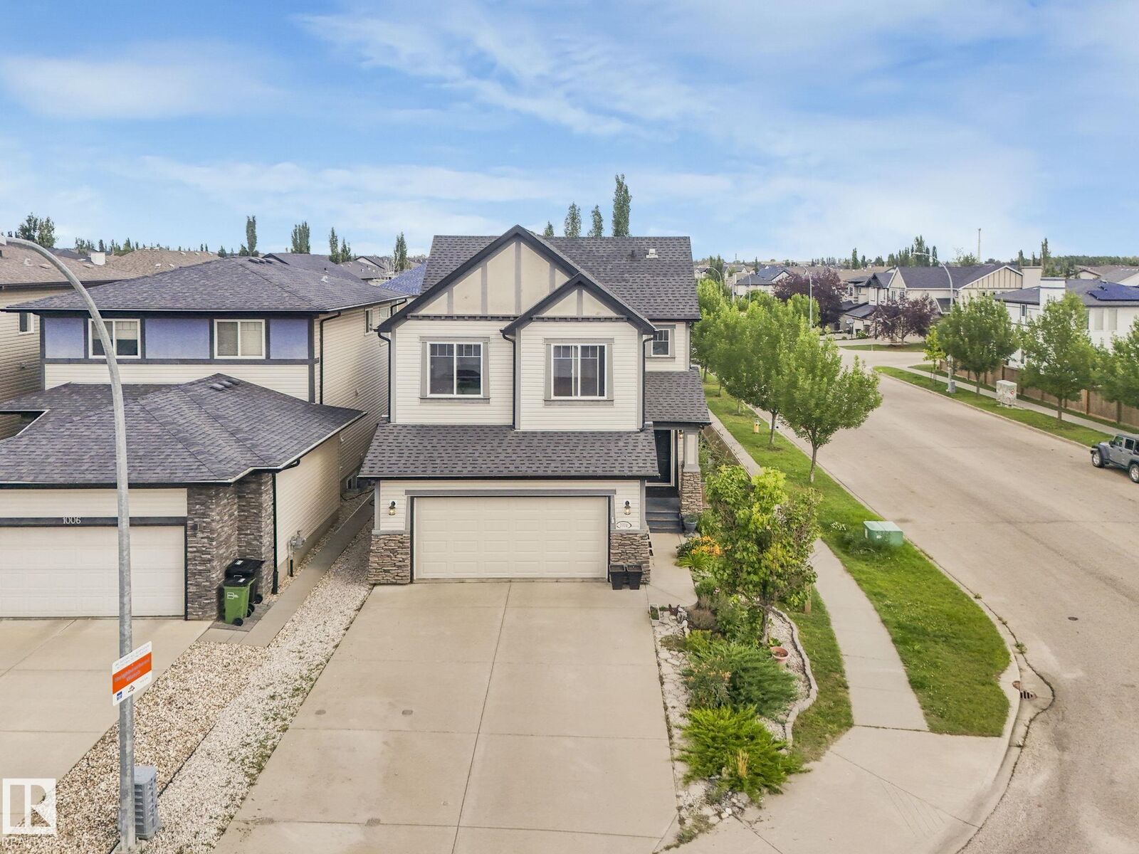 Property Photo: 1004 Secord Promenade NW AB T5T 4A4