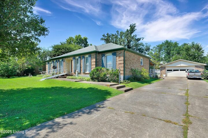 Property Photo:  4908 Jerry Dr  KY 40165 