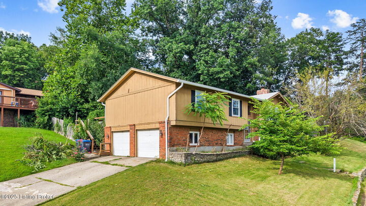 Property Photo: 2403 High Pine Dr KY 40214