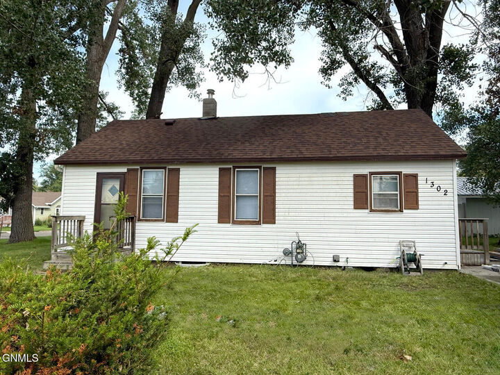 1302 3rd Avenue NW  Jamestown ND 58401 photo