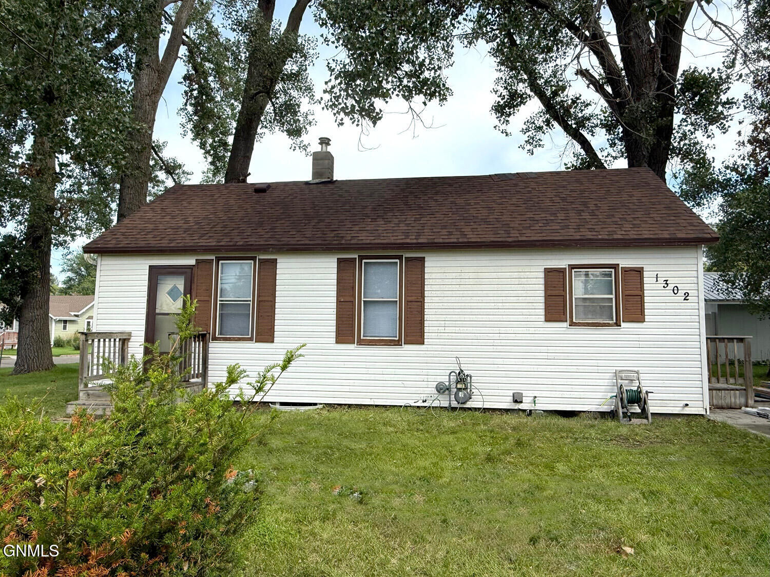 Property Photo:  1302 3rd Avenue NW  ND 58401 