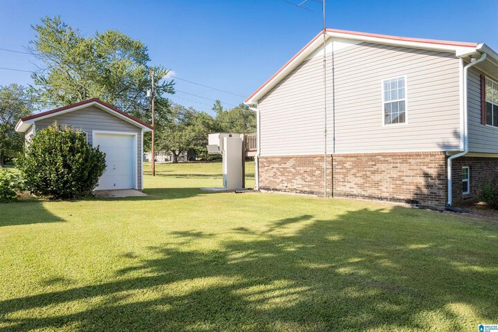 Property Photo:  1518 SE 5th Street  AL 35055 