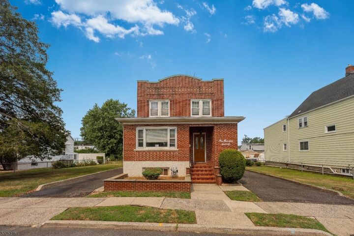 Property Photo:  170 Pake St  NJ 07110 