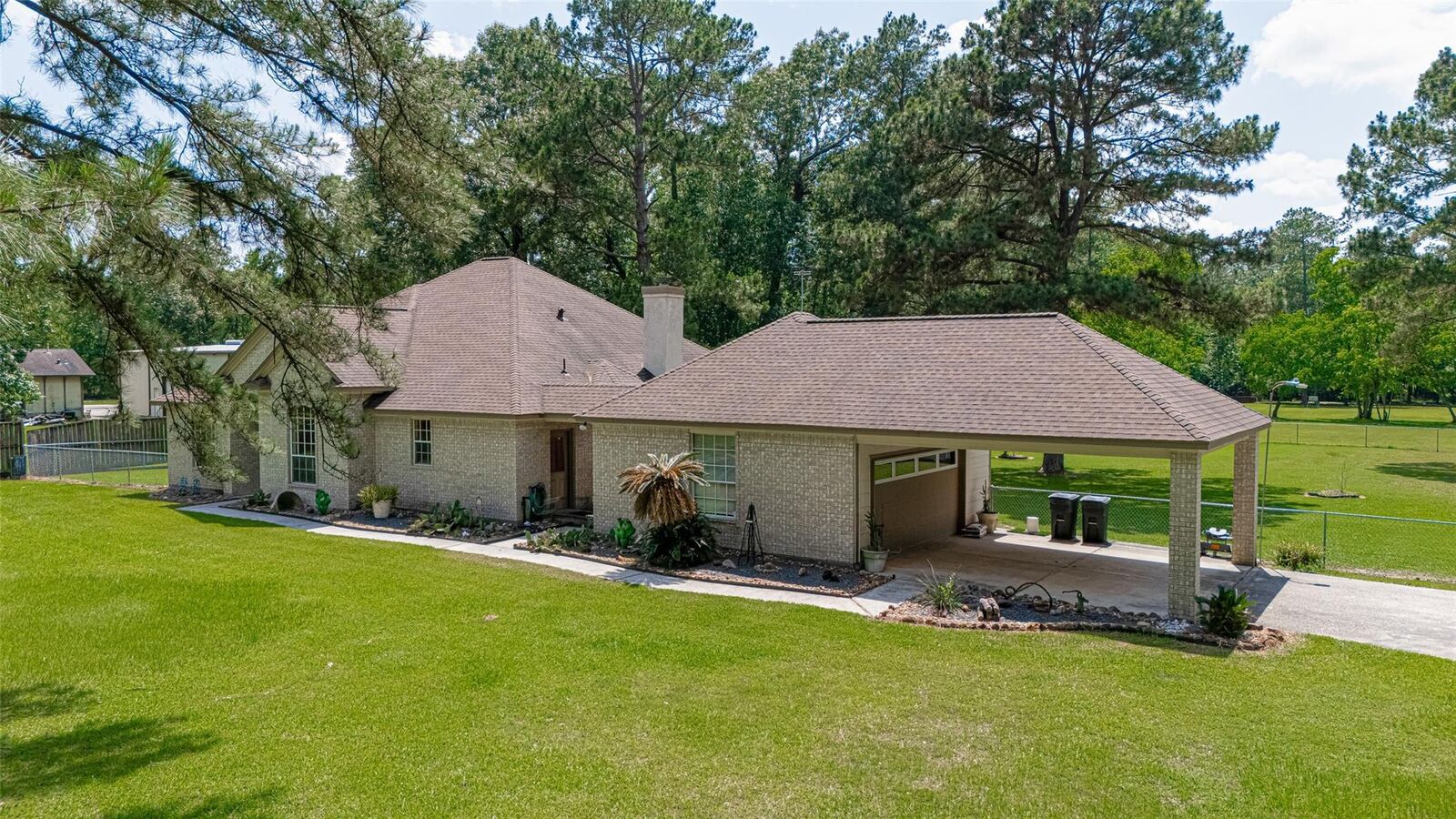 Property Photo:  2403 Forum Court  TX 77357 