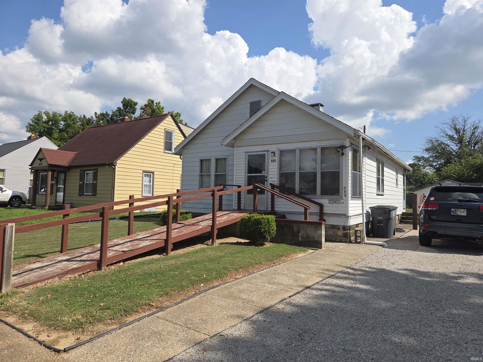 Property Photo: 825 E Negley Avenue IN 47711