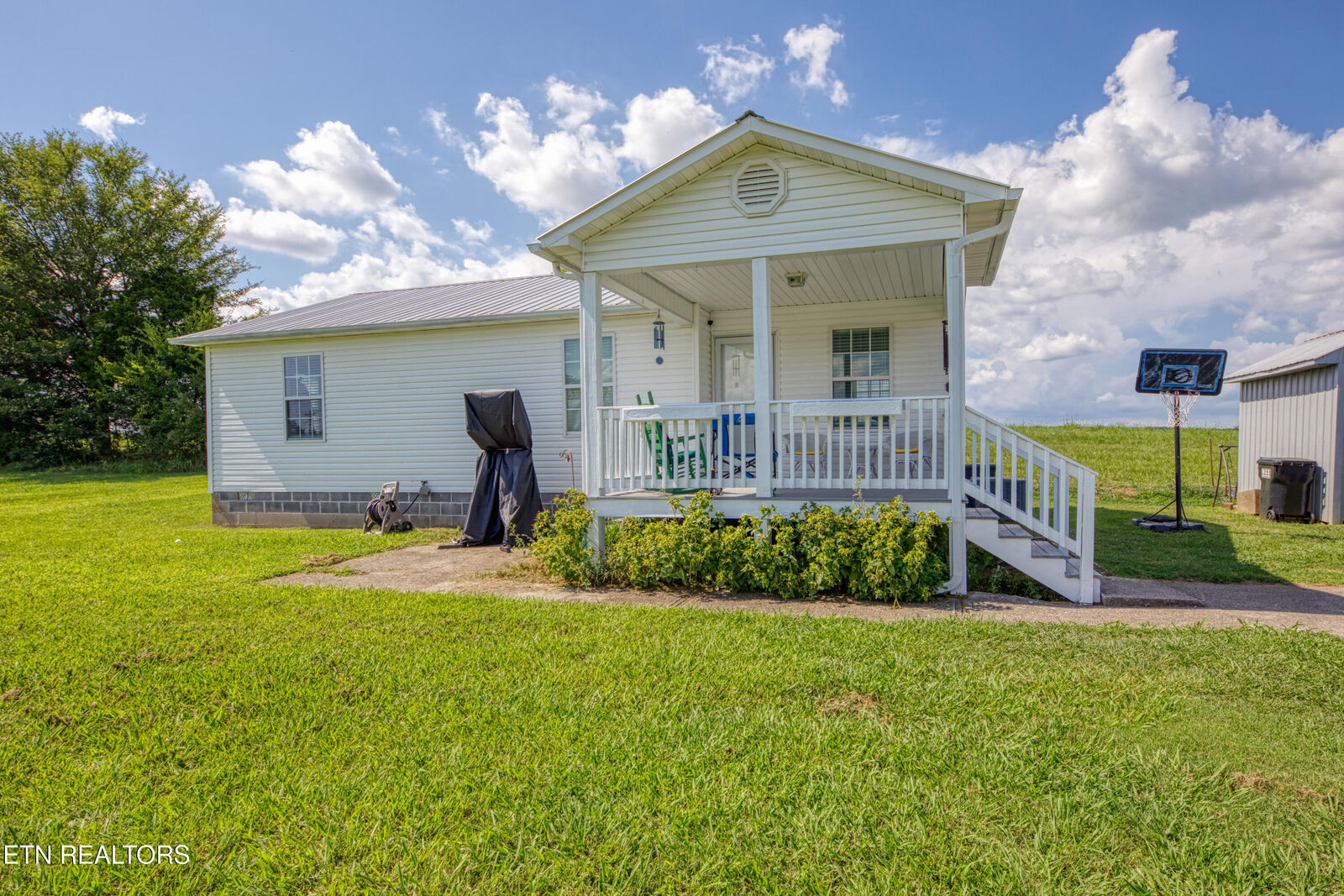 Property Photo: 5819+5817 US Highway 411 S TN 37801