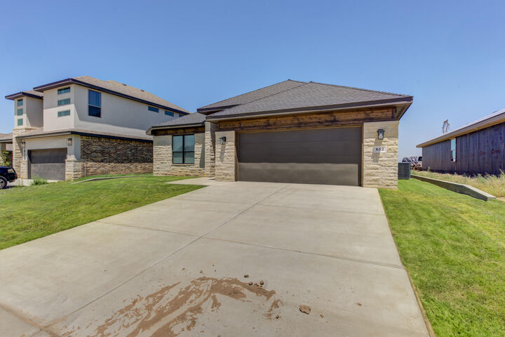 Property Photo:  612 E 13th Street  TX 79382 