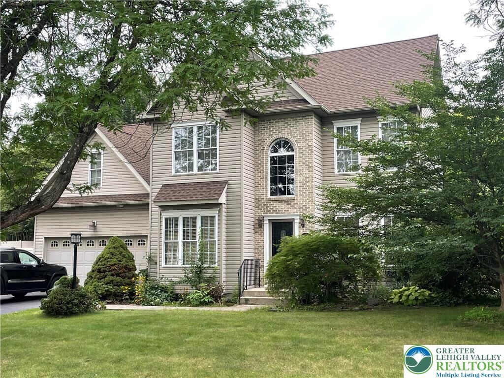 Property Photo: 4001 Ferncroft Lane PA 18020