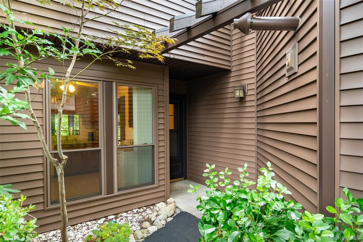 Property Photo:  12 Brooke Hollow Court  NY 10562 