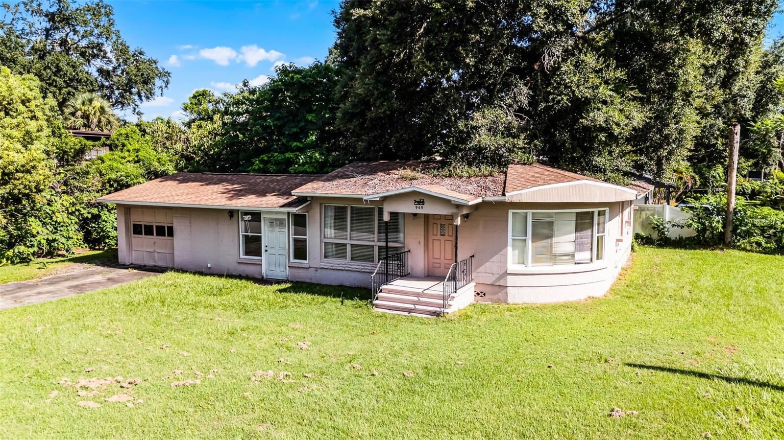 Property Photo: 905 Dowd Avenue FL 32804