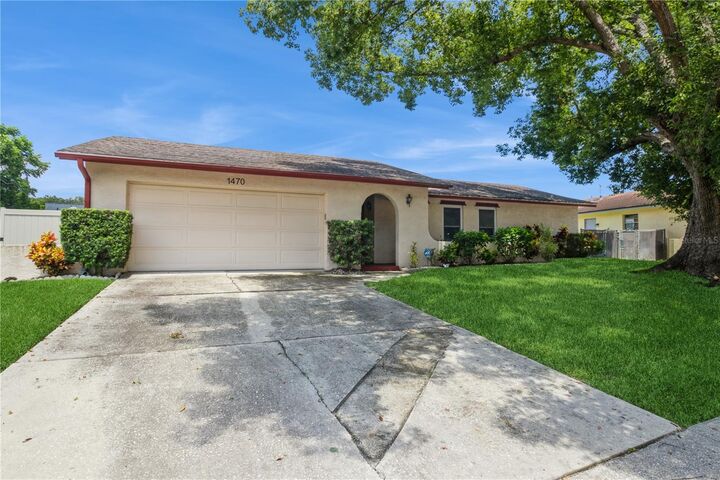 Property Photo: 1470 Avalon Boulevard FL 32707