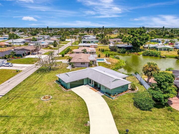 Property Photo:  401 Clover Road  FL 34293 