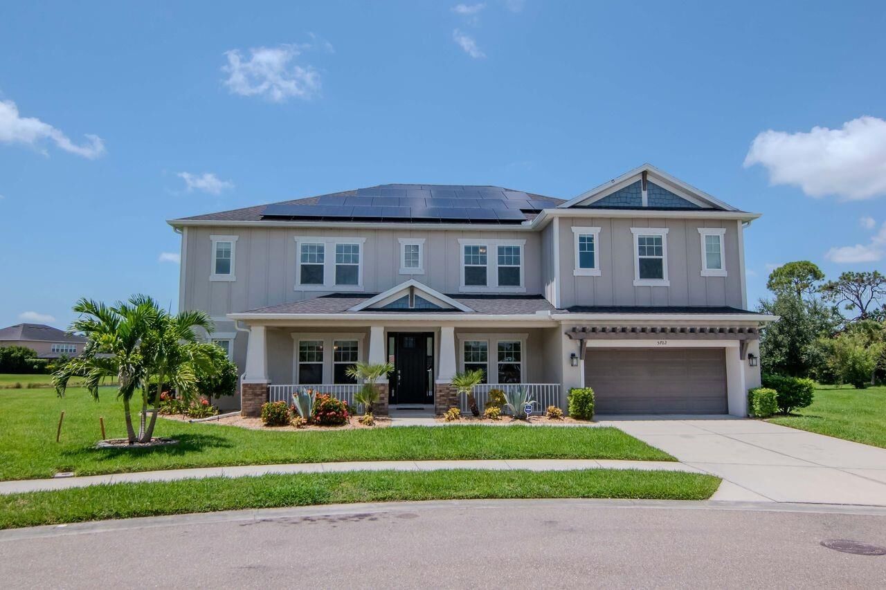 Property Photo: 5702 Hydrangea Circle FL 34238