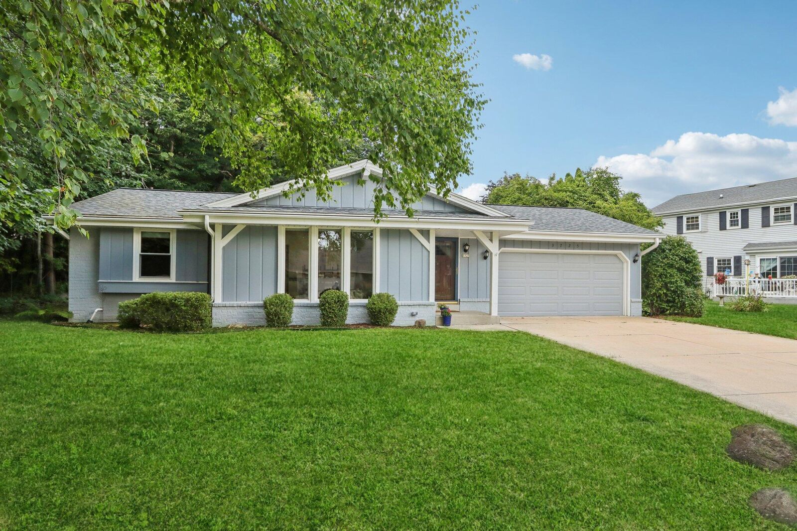 Property Photo:  3725 S Maplewood Ln  WI 53151