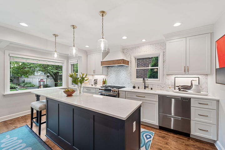Property Photo:  801 E Chateau Pl  WI 53217 
