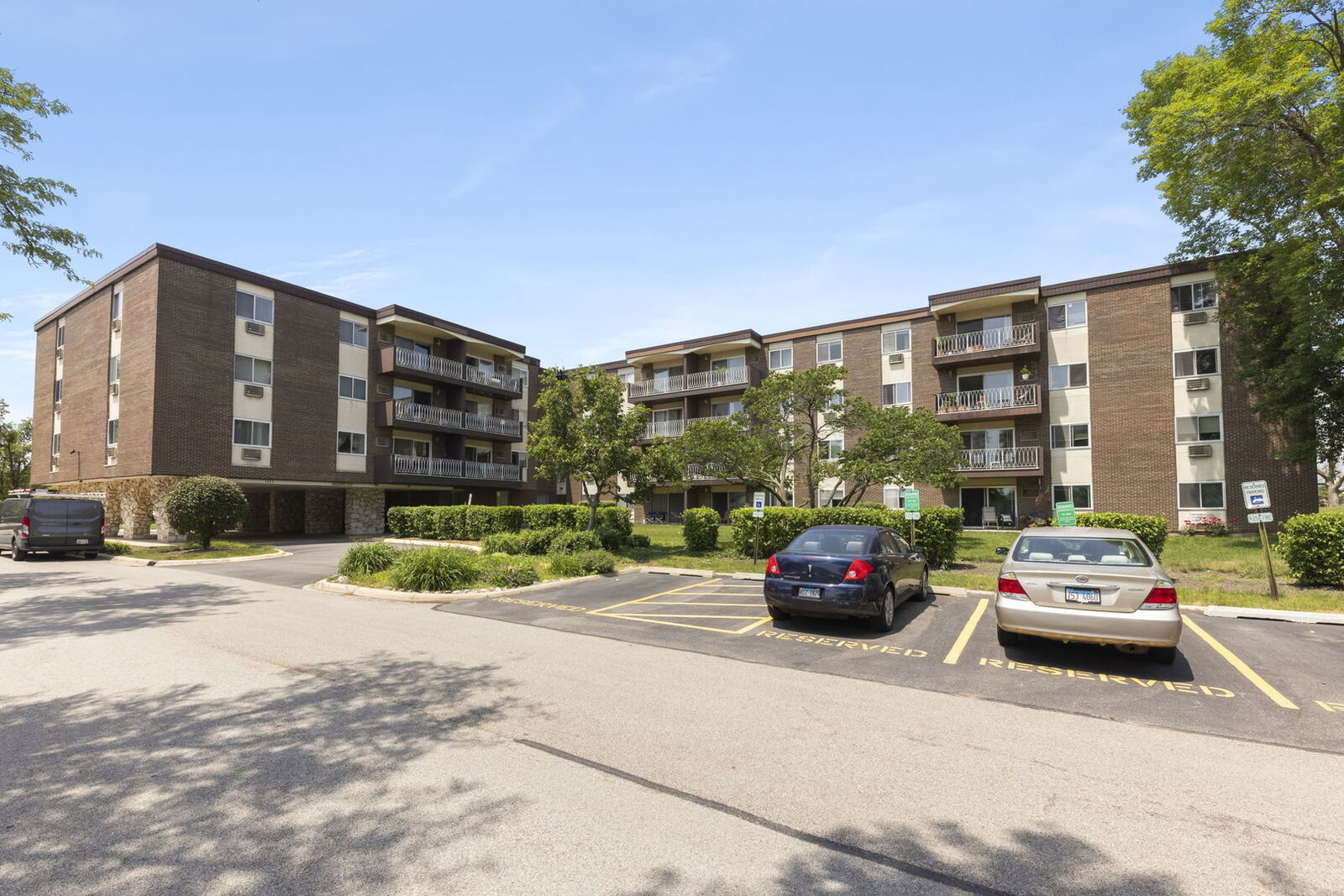 Property Photo:  1311 S Finley Road 411  IL 60148 