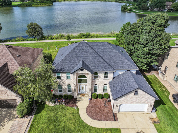 Property Photo: 1063 Parkview Circle IL 60188
