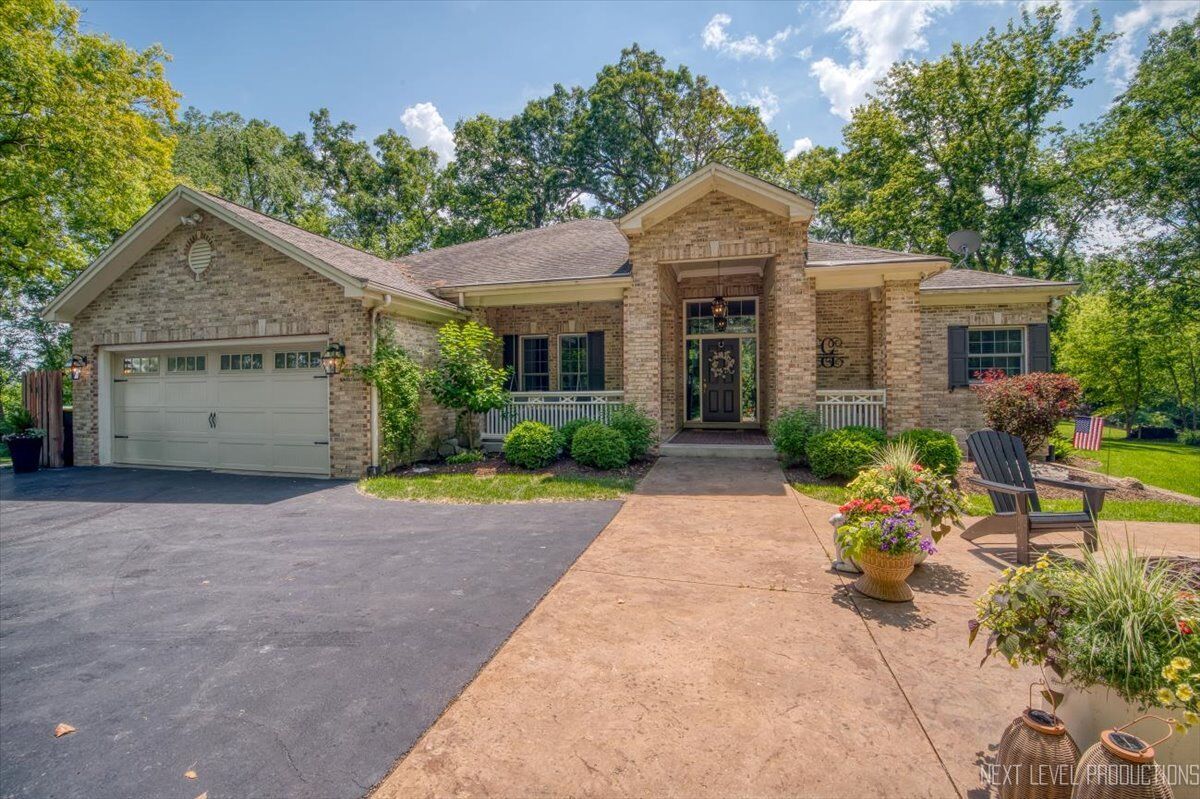 Property Photo:  15N022 Brier Hill Road  IL 60140 