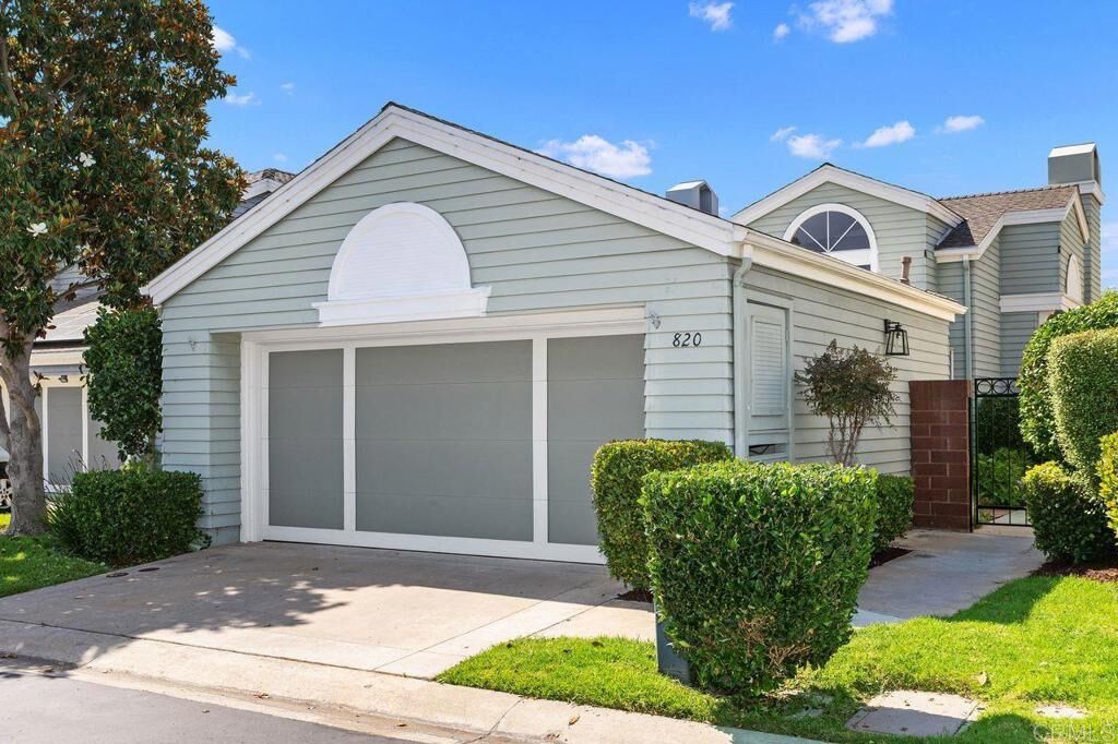 Property Photo:  820 Daphne Court  CA 92011 