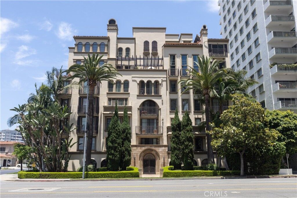 Property Photo:  10795 Wilshire Boulevard 402  CA 90024 