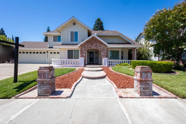 Property Photo: 5400 Lawnview Way CA 95758
