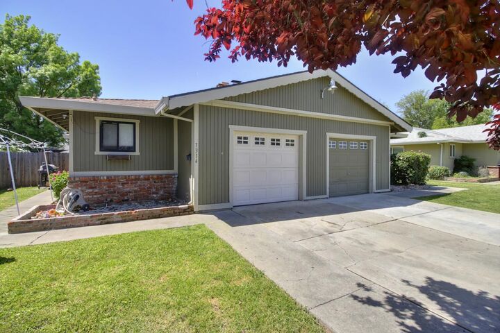 Property Photo: 7314 Berna Way CA 95823