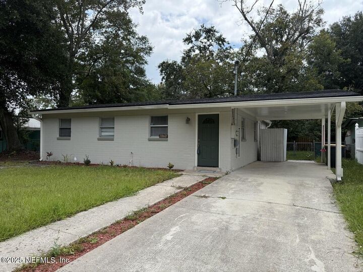 Property Photo:  7262 Kivler Drive  FL 32210 