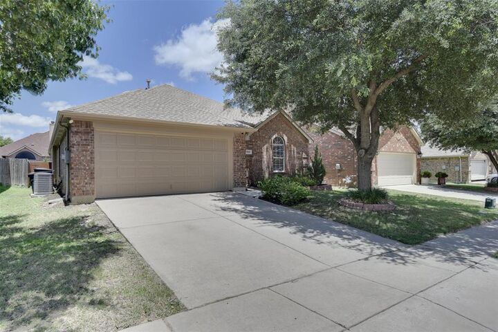 Property Photo: 408 Mystic River Trail TX 76131