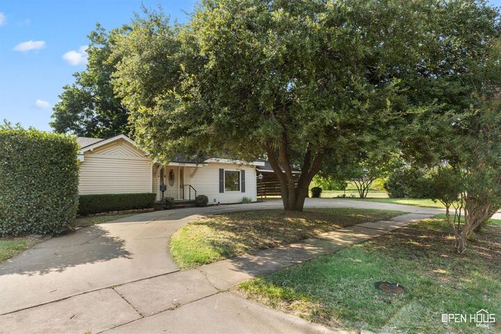 Property Photo: 2200 Marshal Street TX 76301