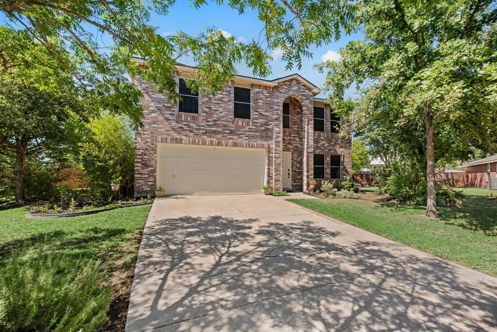 Property Photo:  8901 Harvest Moon Trail  TX 76210 