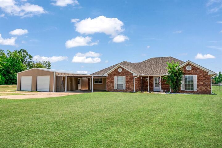 Property Photo: 201 Fm 906 W TX 75473