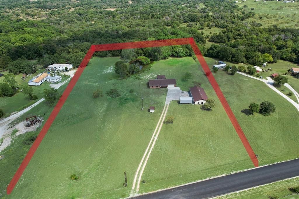 Property Photo: 517 Meadowview Trail TX 76082