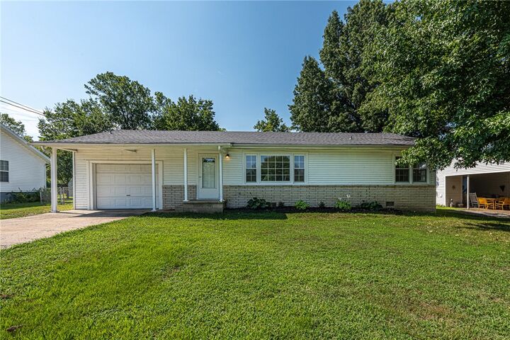 1 W Montgomery Street  Fayetteville AR 72701 photo