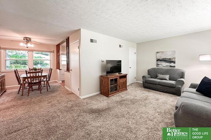 Property Photo: 7624 Belmont Drive NE 68127