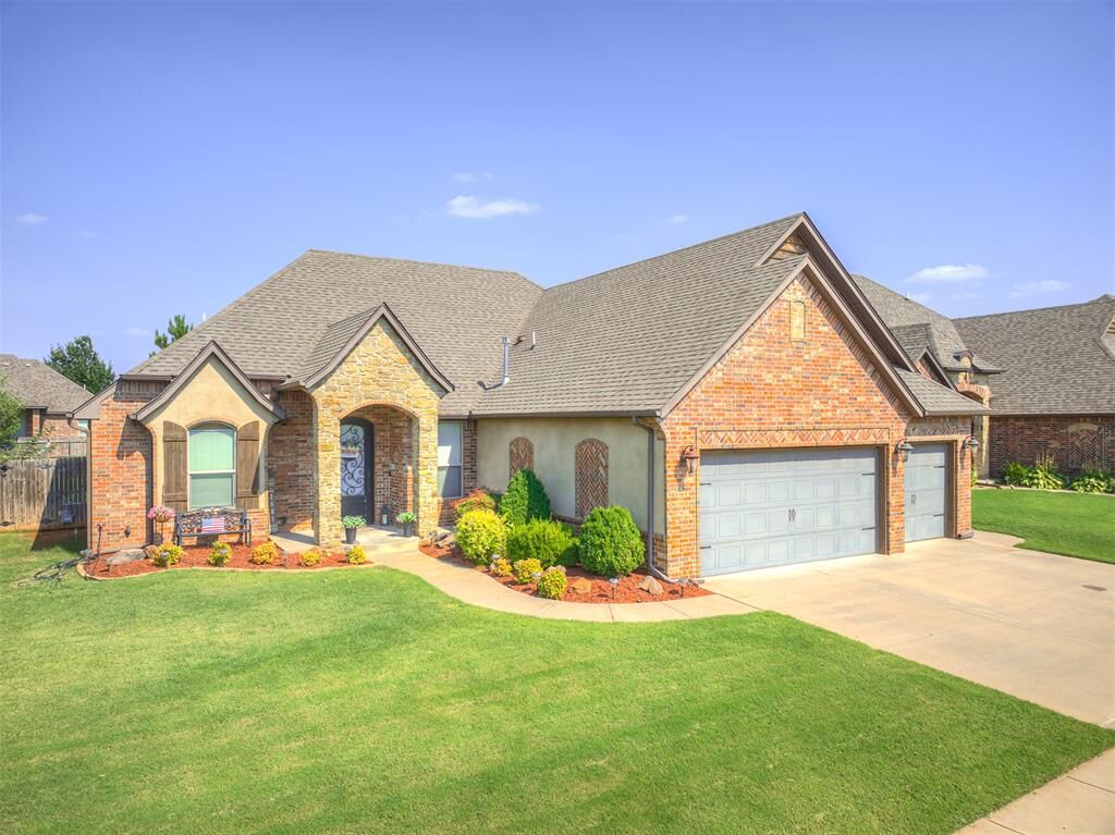 Property Photo:  4004 Cedar Pass Drive  OK 73179 