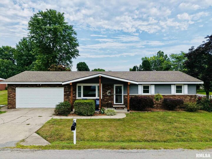 802 N Hughes Street  West Frankfort IL 62896 photo