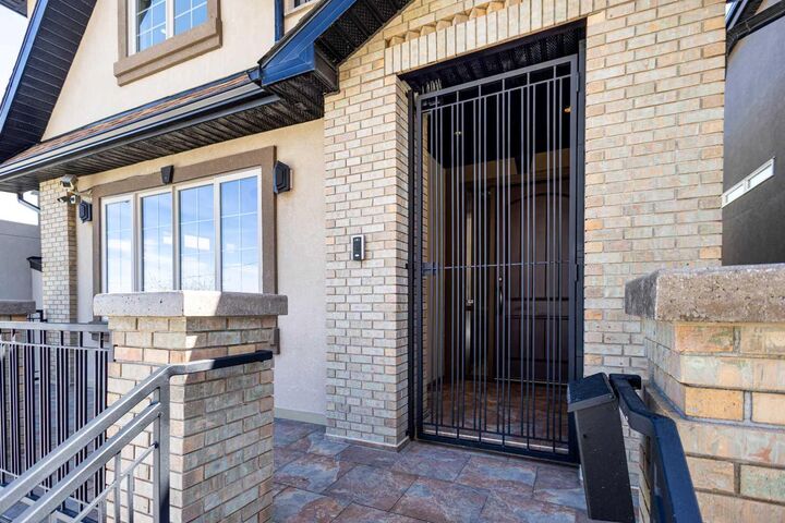 Property Photo: 1108 Bellevue Avenue SE AB T2G 4L1