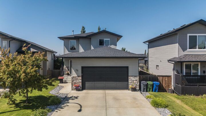 28 Isaacson Crescent  Red Deer AB T4R 3N1 photo