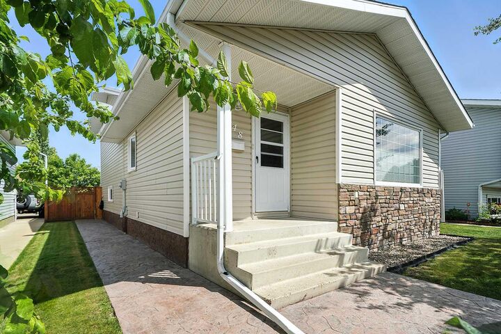 Property Photo:  48 Elder Street  AB T4R 2C6 