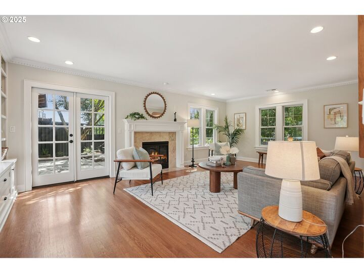 Property Photo:  2950 SW Bennington Dr  OR 97205 