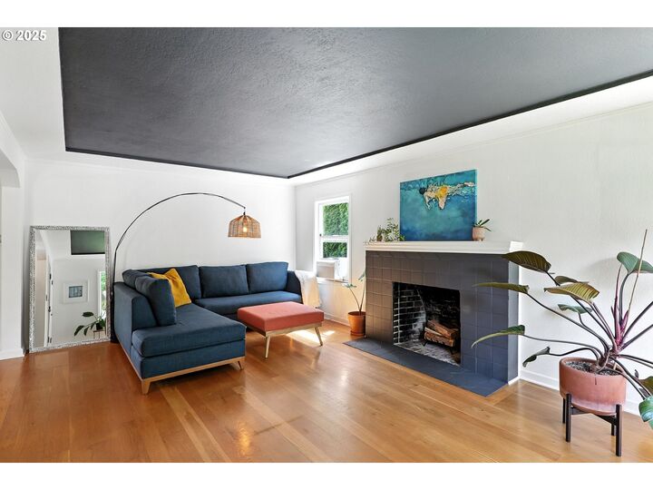 Property Photo:  9122 SW 35th Ave  OR 97219 