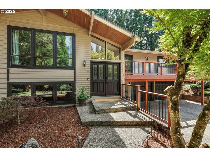 Property Photo: 17699 S Holly Ln OR 97045
