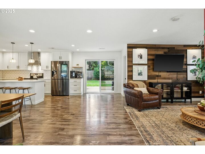 Property Photo:  1245 NE 111th Ave  OR 97220 