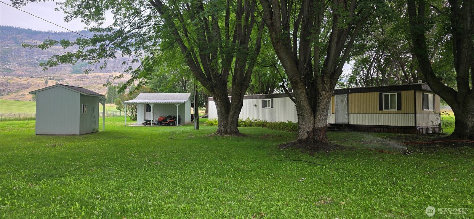 Property Photo:  202 A  Oniel A  WA 98844 