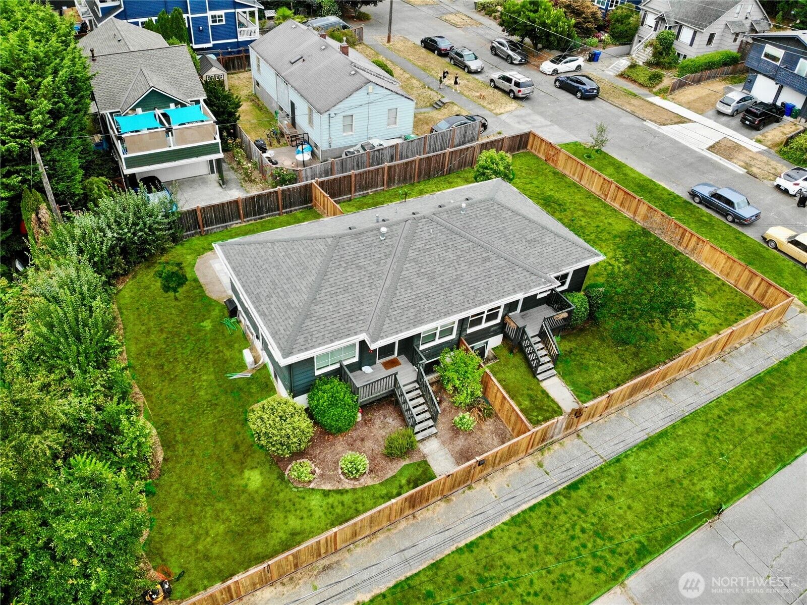 Property Photo: 3016 & 3014 E Denny Way WA 98122