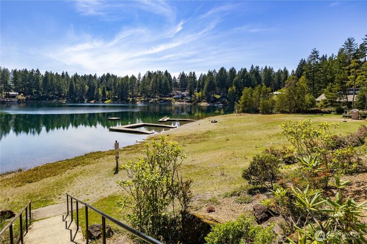 Property Photo:  30 NE Lake Place  WA 98588 