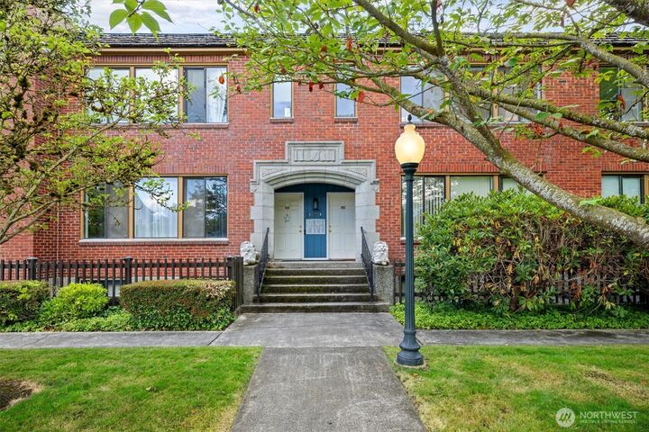 2120  Highland Avenue 304  Everett WA 98201 photo
