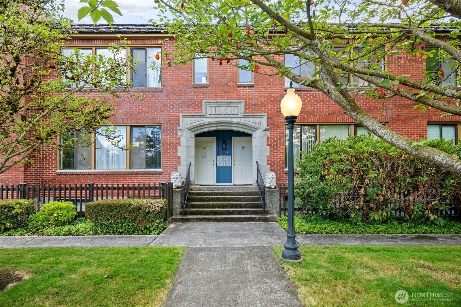 Property Photo: 2120 Highland Avenue 304 WA 98201