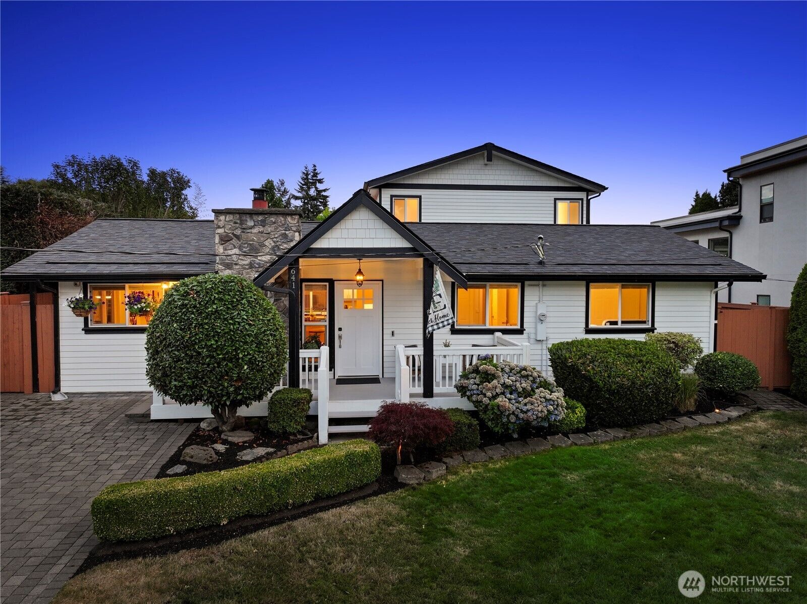 Property Photo:  641  10th Avenue  WA 98033 